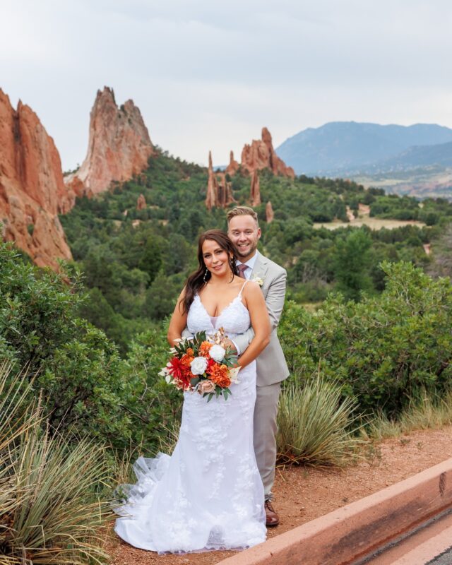 Hand in hand, through valleys and summits, always forward.
.
.
.
@gardenofthegodspark  #coloradospringsweddingphotographer #coloradospringsphotography