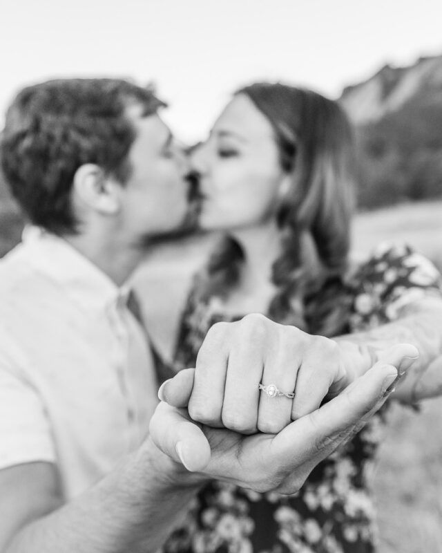 Two hearts, endless trails, one unforgettable journey.
.
.
.
#AdventurePhotography #CouplesWhoExplore #MountainCouples #LoveInTheWild #OutdoorCouples #CouplesInNature #boulderengagemet