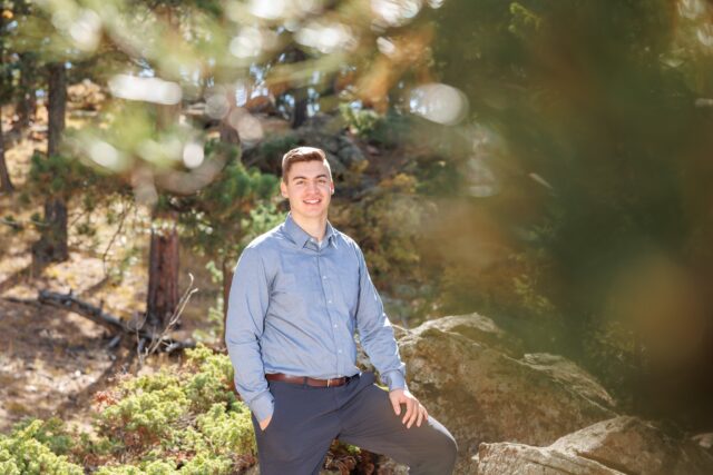 Between mountains and sky, he finds his calm.
.
.
.
#outdoorsphotography #mountainportraits #denverphotographer