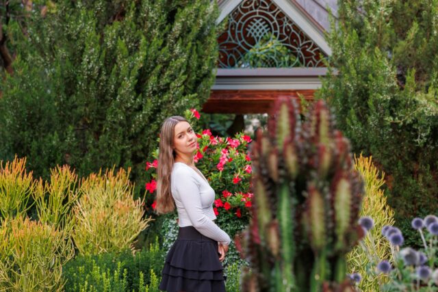 Among the blooms, she becomes part of the garden’s poetry.
.
.
.
.
.
#GardenPortraits #outdoorportraits #PortraitInNature #GardenVibes #Classof25